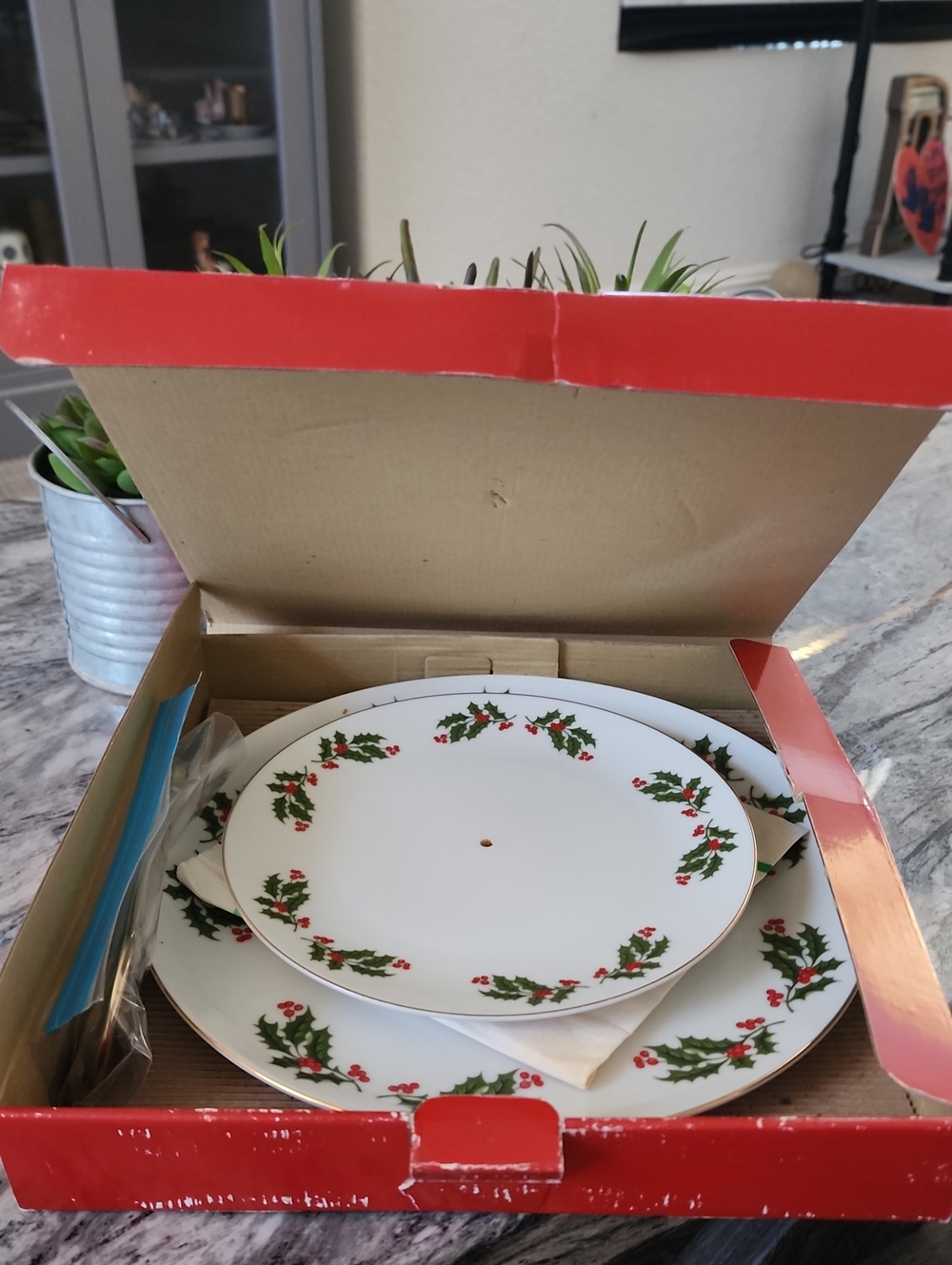 Porcelain Two-Tier Dessert Holiday Server Vintage. Mervyns Brand, 1980s - Picture 10 of 14